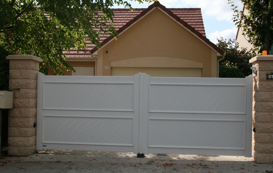 Nos mod&egrave;les de portails PVC &agrave;&nbsp;La Ferte Alais