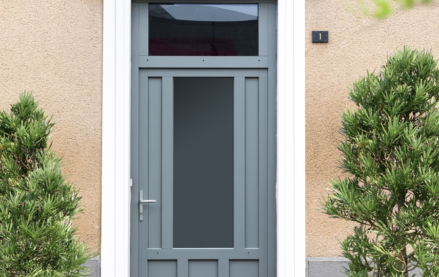 Notre gamme de porte d'entr&eacute;e en BOIS CLASSIQUE et CREATIVE CONTEMPORAINE &agrave; LA FERTE ALAIS