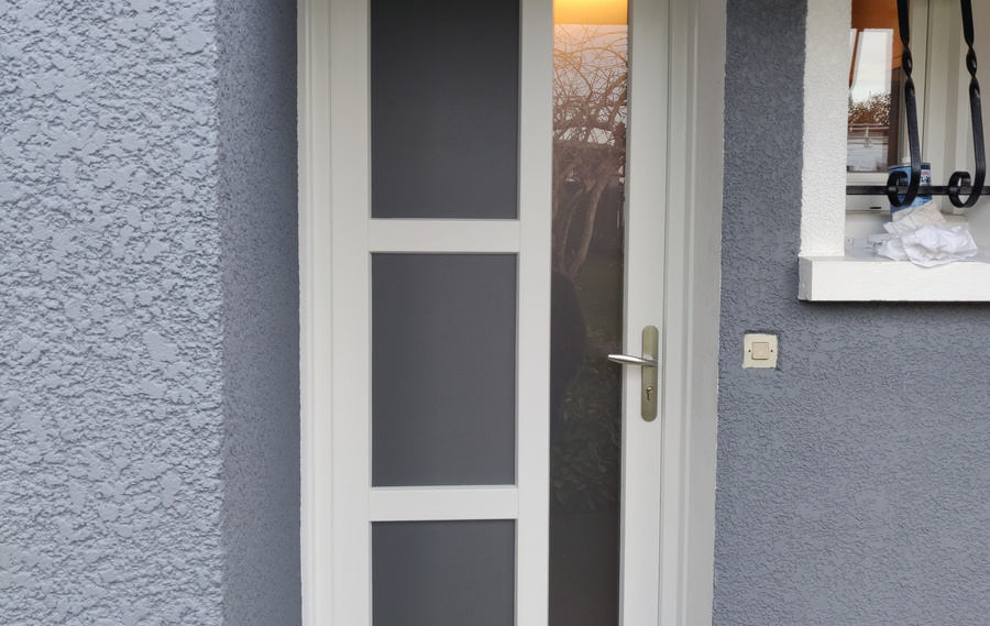 Notre gamme de portes d'entr&eacute;e en PVC CLASSIQUE et PVC CONTEMPORAINE &agrave;&nbsp;La Ferte Alais